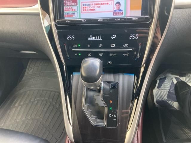 TOYOTA HARRIER HYBRID 2018 Image 31