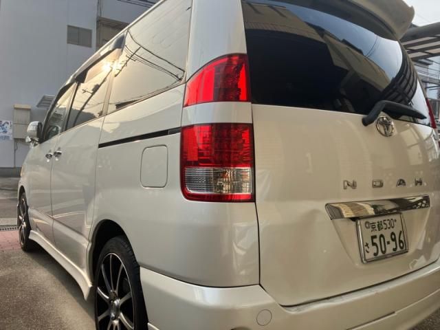 TOYOTA NOAH 2006 Image 31