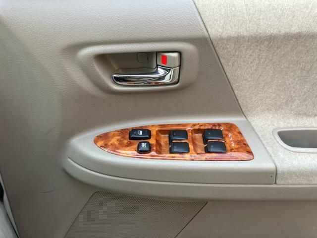 TOYOTA NOAH 2006 Image 31