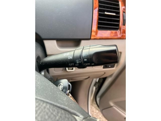 TOYOTA NOAH 2006 Image 31