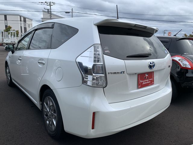 TOYOTA PRIUS ALPHA 2014 Image 31