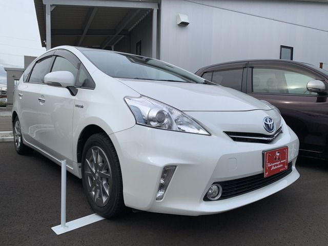 TOYOTA PRIUS ALPHA 2014 Image 31