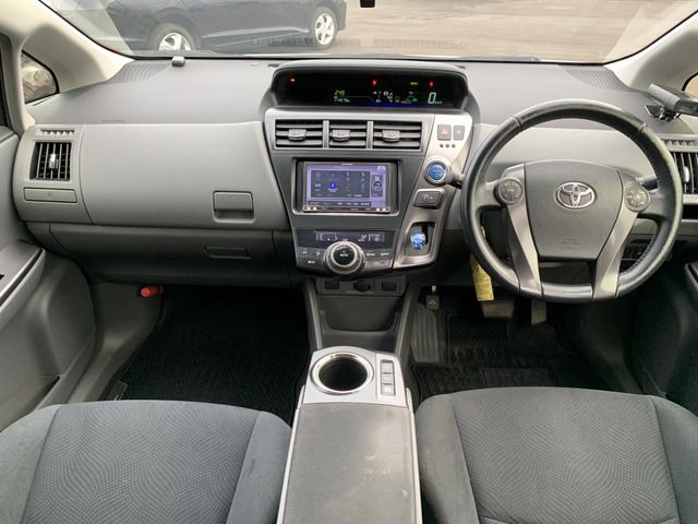 TOYOTA PRIUS ALPHA 2014 Image 31