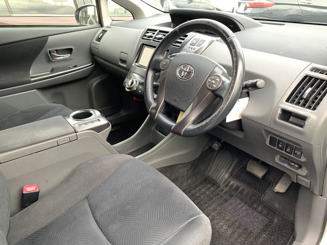 TOYOTA PRIUS ALPHA 2014 Image 31