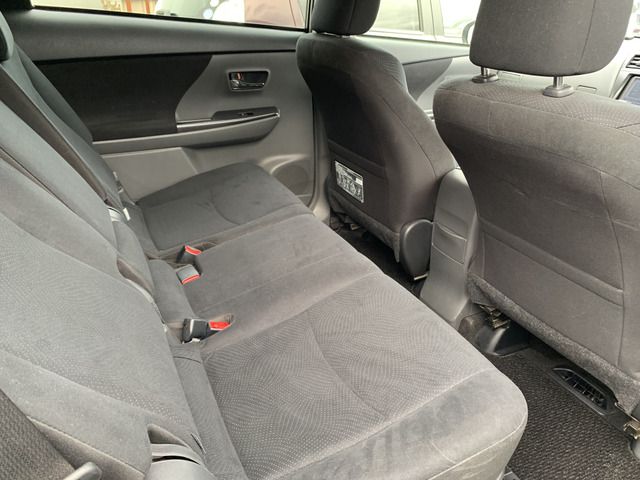 TOYOTA PRIUS ALPHA 2014 Image 31