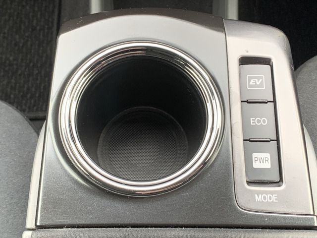 TOYOTA PRIUS ALPHA 2014 Image 31