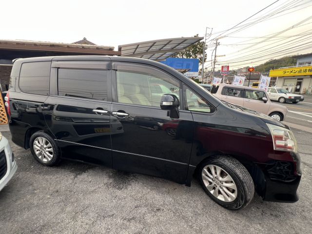 TOYOTA NOAH 2011 Image 31