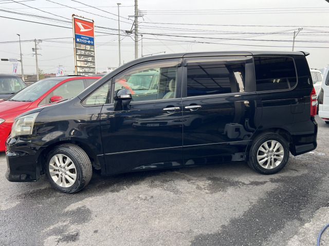 TOYOTA NOAH 2011 Image 31