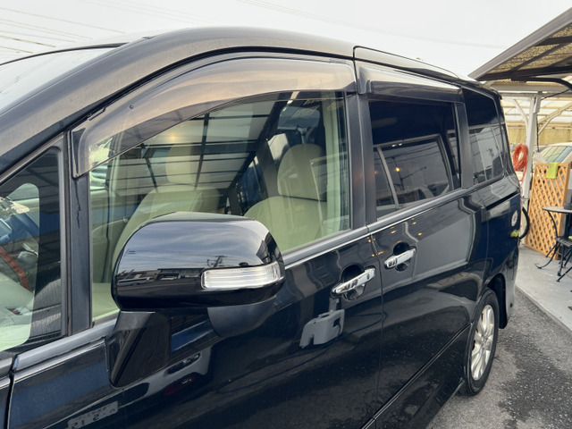 TOYOTA NOAH 2011 Image 31