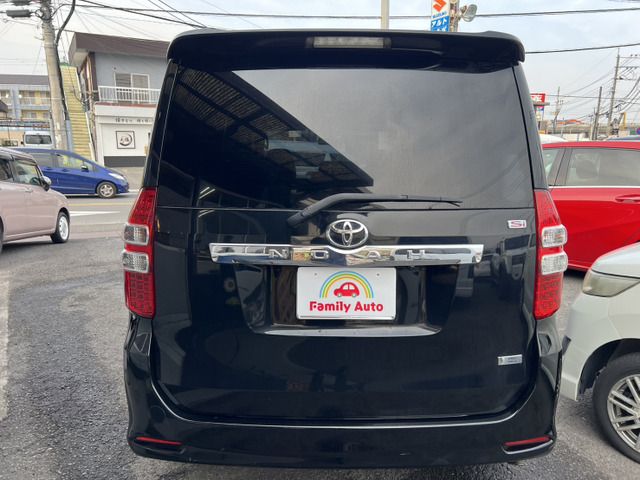 TOYOTA NOAH 2011 Image 31