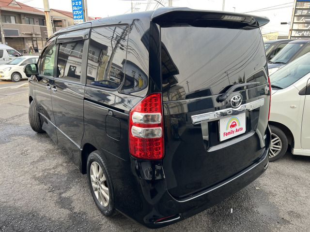 TOYOTA NOAH 2011 Image 31