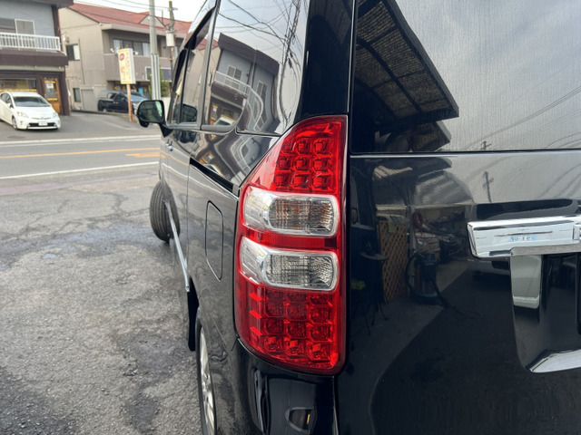 TOYOTA NOAH 2011 Image 31