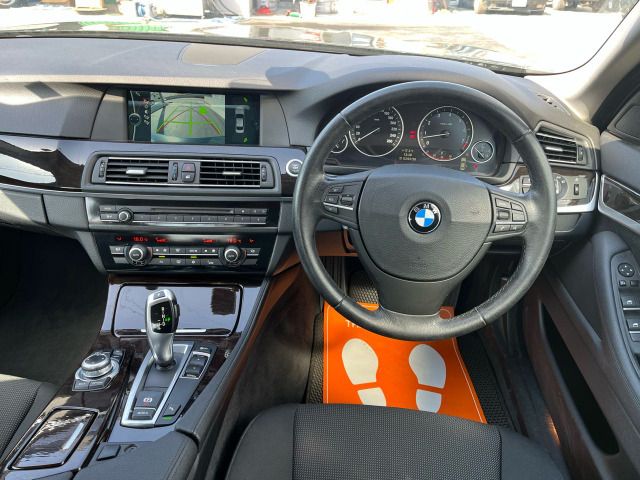 BMW 5SERIES SEDAN 2010 Image 31