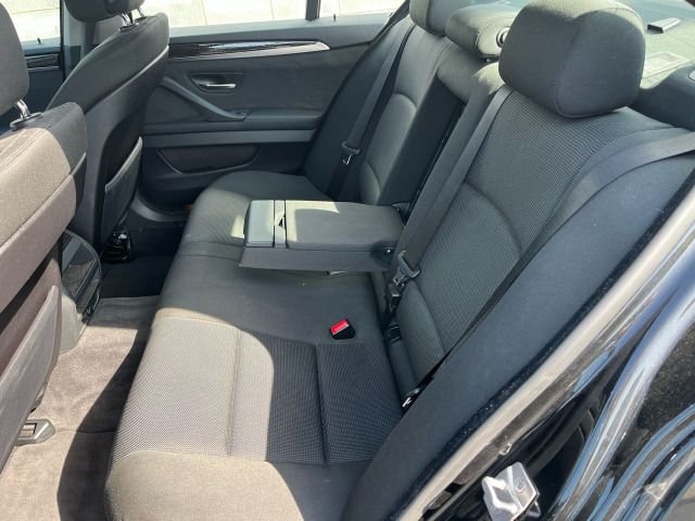 BMW 5SERIES SEDAN 2010 Image 31