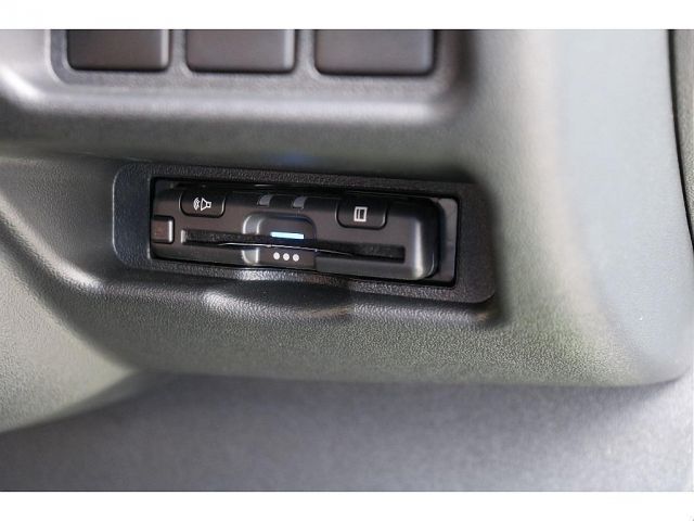 TOYOTA HIACE VAN 4WD 2023 Image 31