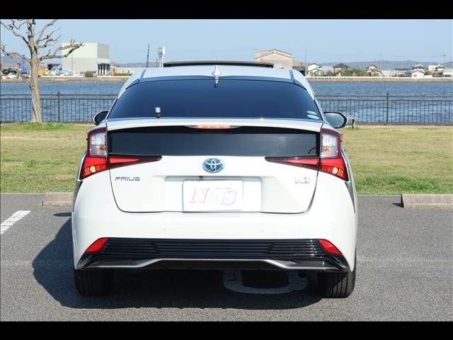 TOYOTA PRIUS 2019 Image 31