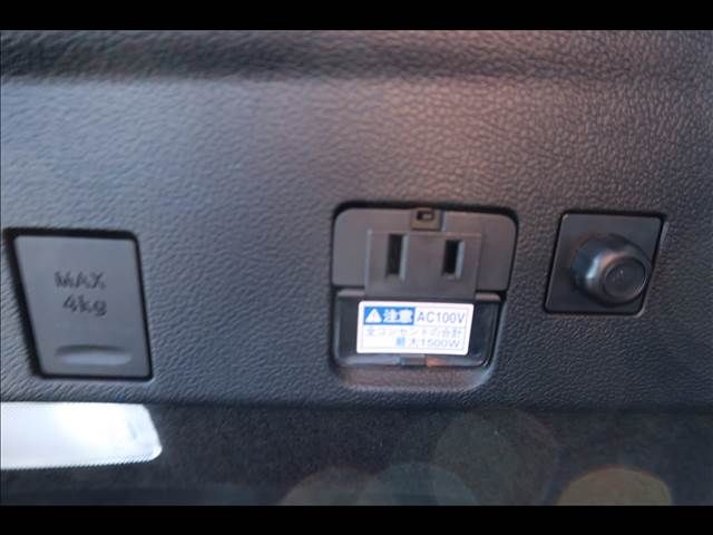 TOYOTA PRIUS 2019 Image 31