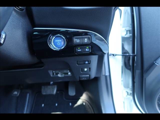 TOYOTA PRIUS 2019 Image 31