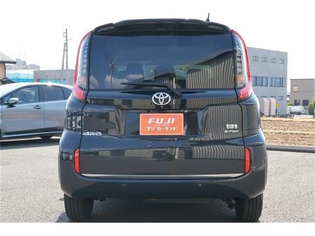 TOYOTA SIENTA HYBRID 2023 Image 31