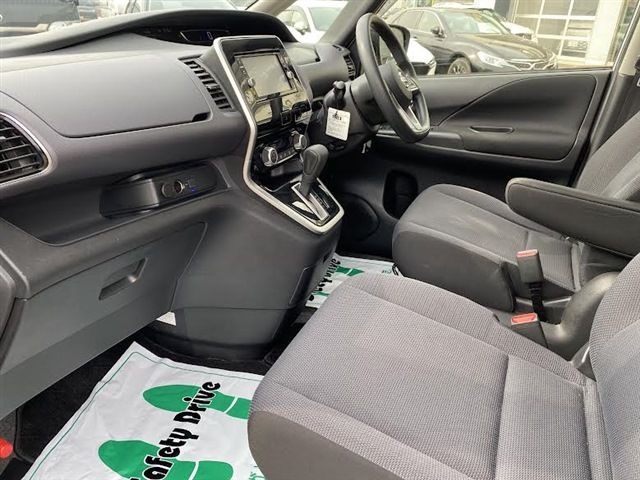 NISSAN SERENA  S-HYBRID 4WD 2018 Image 31