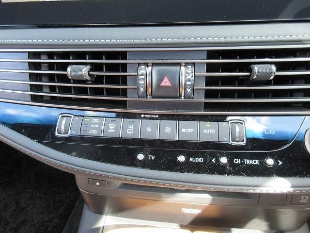 TOYOTA LEXUS LS500H 4WD 2022 Image 31