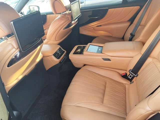 TOYOTA LEXUS LS500H 4WD 2022 Image 31