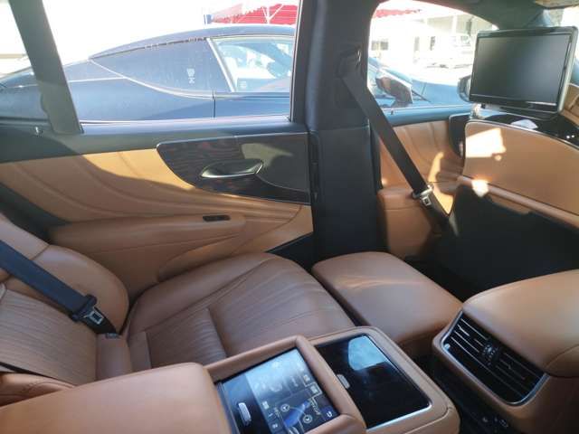 TOYOTA LEXUS LS500H 4WD 2022 Image 31