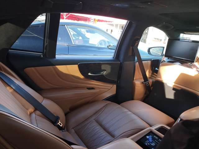 TOYOTA LEXUS LS500H 4WD 2022 Image 31