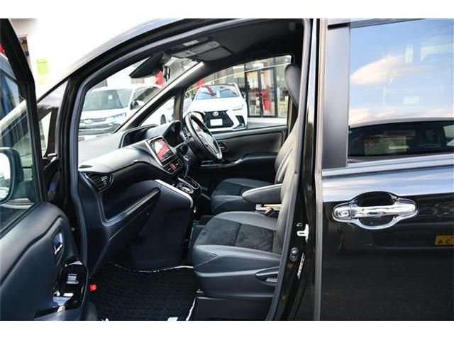 TOYOTA VOXY 2021 Image 31