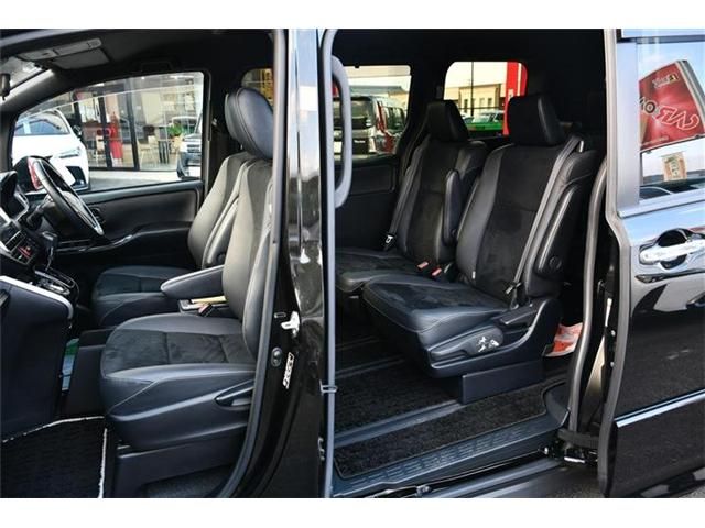 TOYOTA VOXY 2021 Image 31