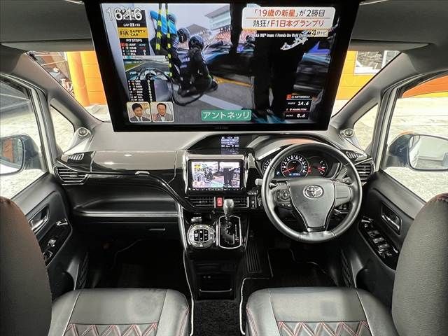 TOYOTA VOXY 2018 Image 31
