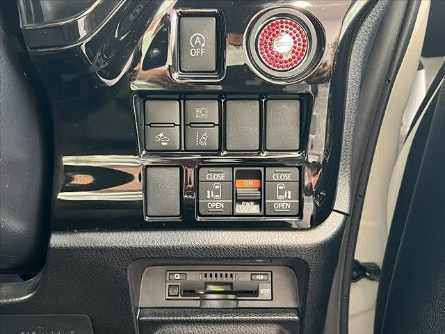 TOYOTA VOXY 2018 Image 31