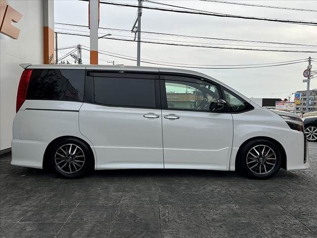 TOYOTA VOXY 2018 Image 31