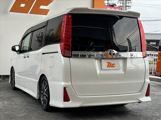 TOYOTA VOXY 2018 Image 31