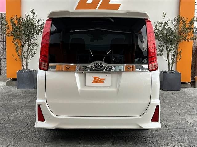 TOYOTA VOXY 2018 Image 31