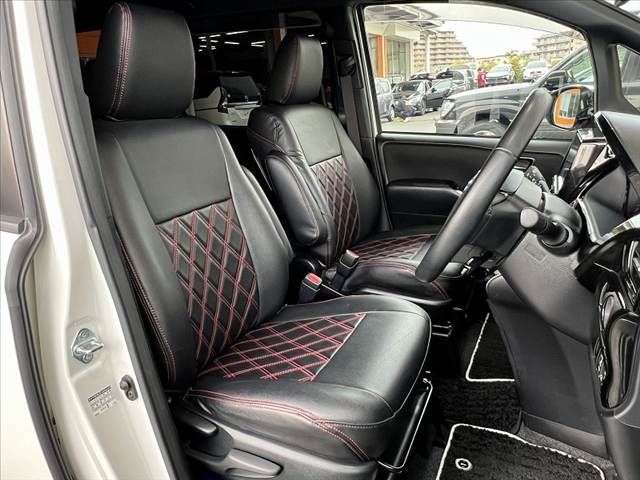 TOYOTA VOXY 2018 Image 31