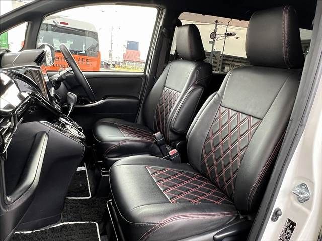 TOYOTA VOXY 2018 Image 31