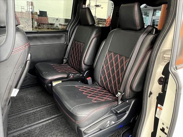 TOYOTA VOXY 2018 Image 31