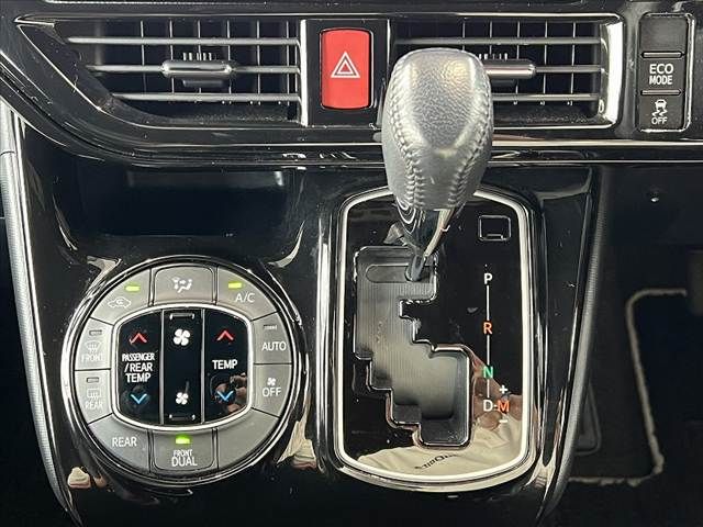 TOYOTA VOXY 2018 Image 31