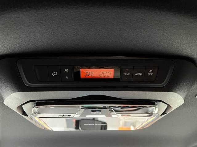 TOYOTA VOXY 2018 Image 31