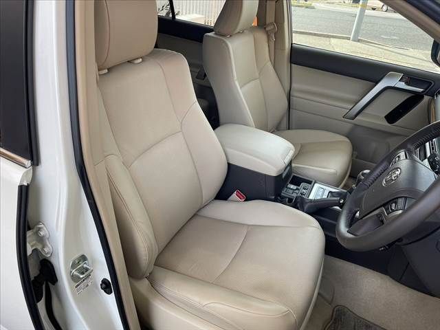 TOYOTA LANDCRUISER PRADO 2023 Image 31