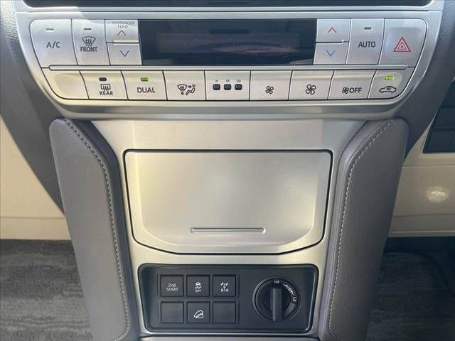 TOYOTA LANDCRUISER PRADO 2023 Image 31