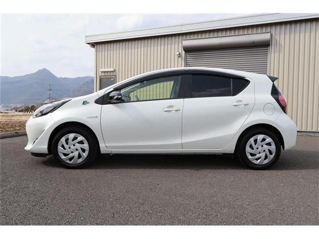 TOYOTA AQUA 2018 Image 31