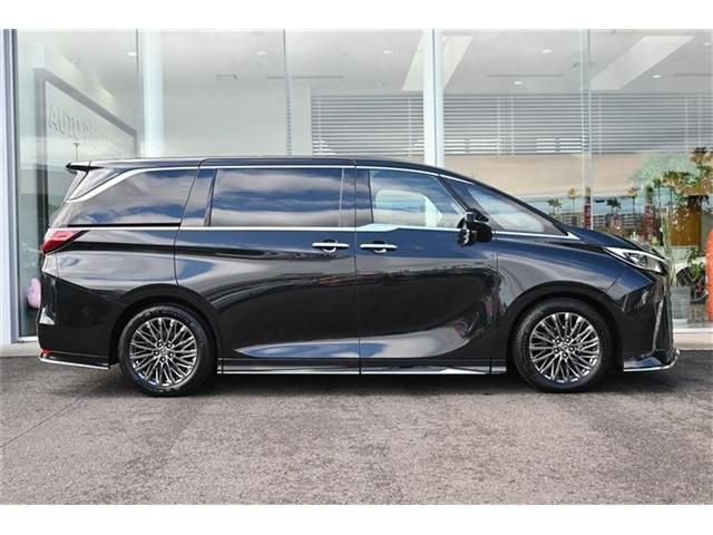 TOYOTA LEXUS LM500H 2024 Image 31