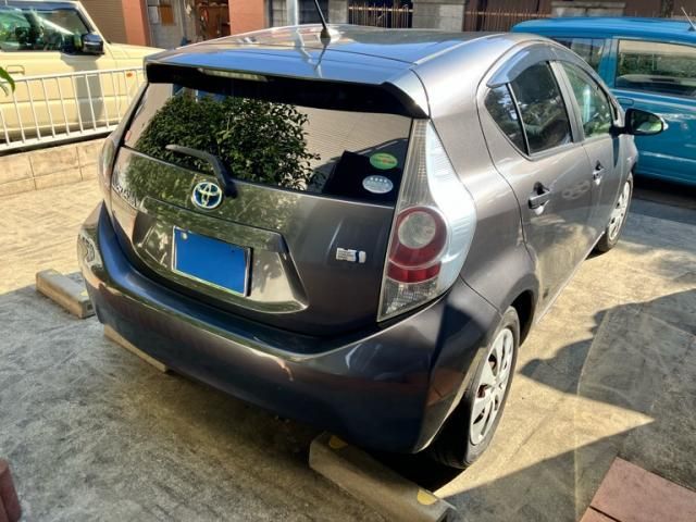 TOYOTA AQUA 2013 Image 31