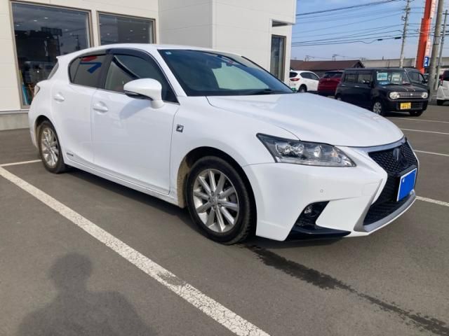 TOYOTA LEXUS CT200H 2015 Image 31