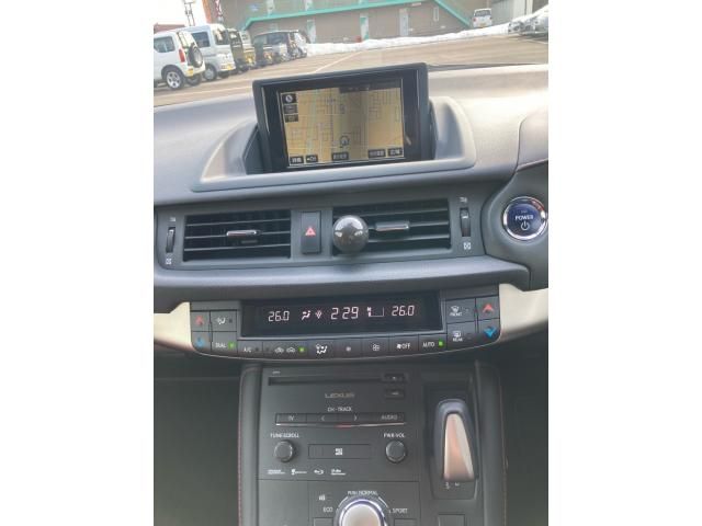 TOYOTA LEXUS CT200H 2015 Image 31