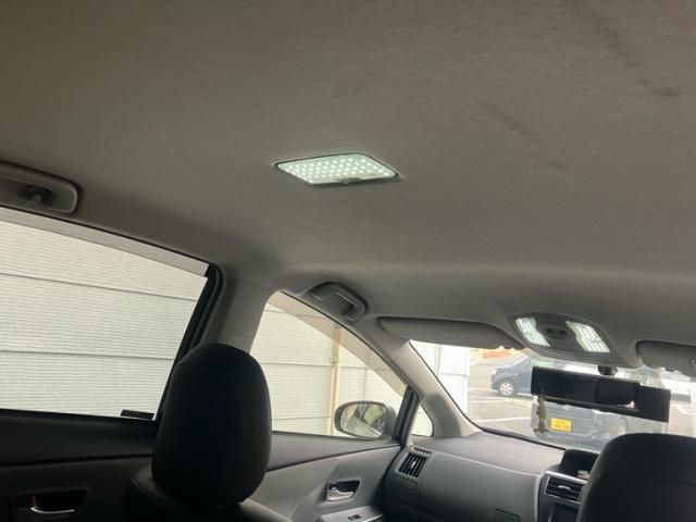 TOYOTA PRIUS ALPHA 2013 Image 31