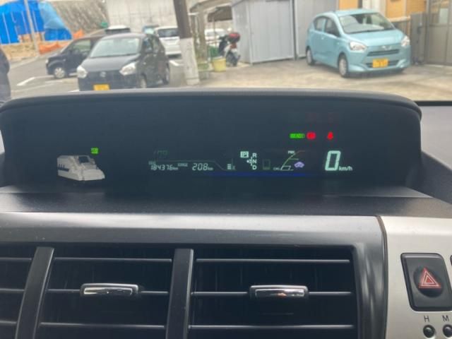 TOYOTA PRIUS ALPHA 2013 Image 31