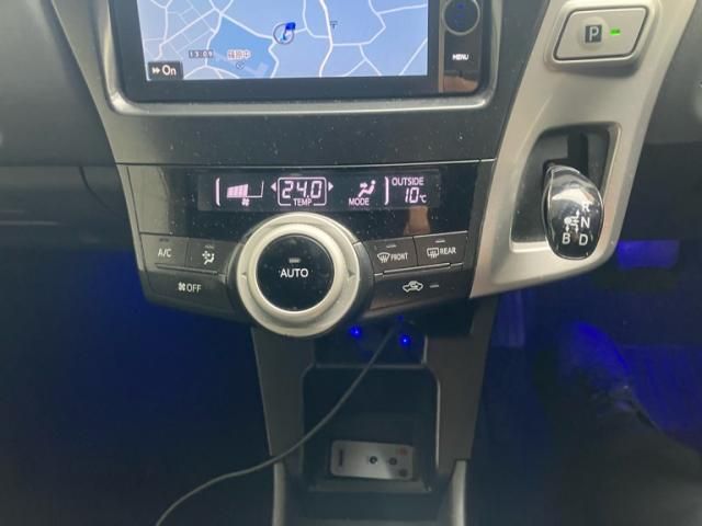 TOYOTA PRIUS ALPHA 2013 Image 31